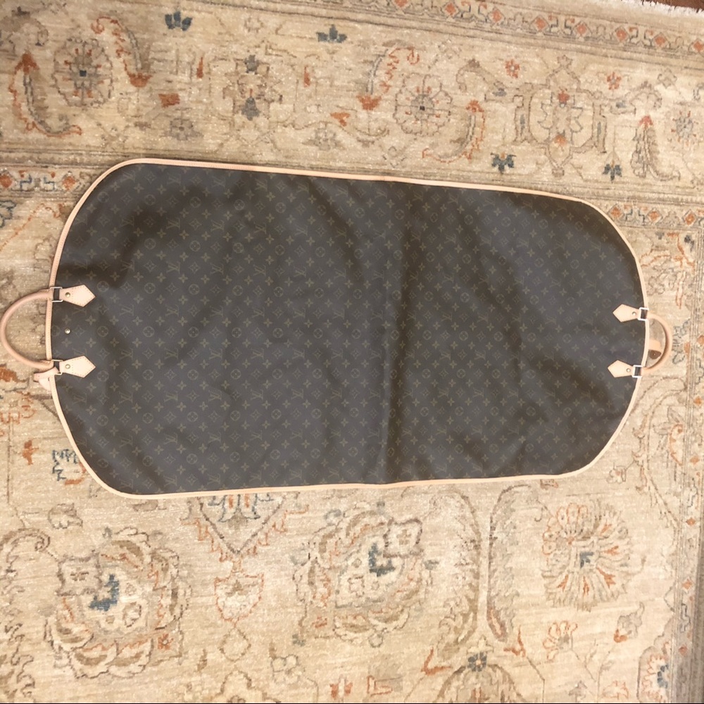 Louis Vuitton Garment Cover - Picture 7 of 8